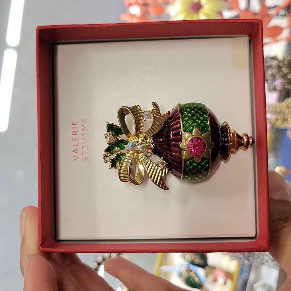 Christmas pin